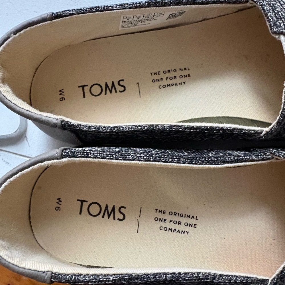 TOMS Women's Black and Cream Loafers - Picture 3 of 4